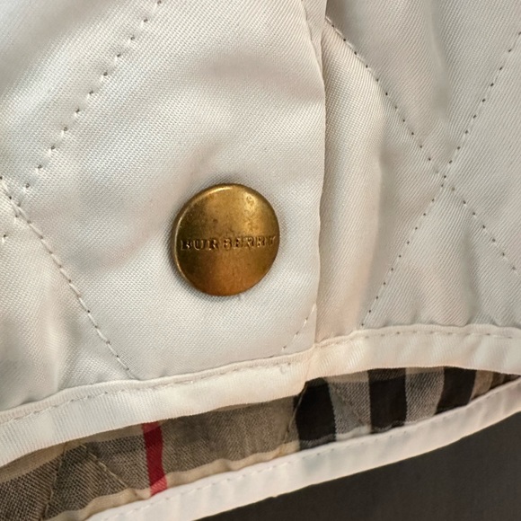 White Quilted Burberry Jacket - Picture 4 of 15